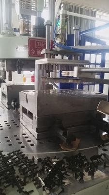 55T 수직 플라스틱 주입 폼핑 기계 1.8T 추출력 위해 40mm 나사 직경