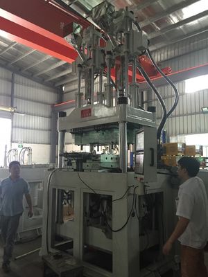 400mm 오픈 스트로크 센터 타워 두 가지 색상의 플라스틱 주사 폼 머신 240T JTT2V3R-2400