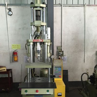 PP 마이크로 플라스틱 수직 주입형조각 기계 30T 20mm 나사 직경