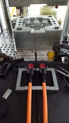 45T 플라스틱 수직 주입형 기계 110 Cm3 PVC 보호기 이론 샷 부피
